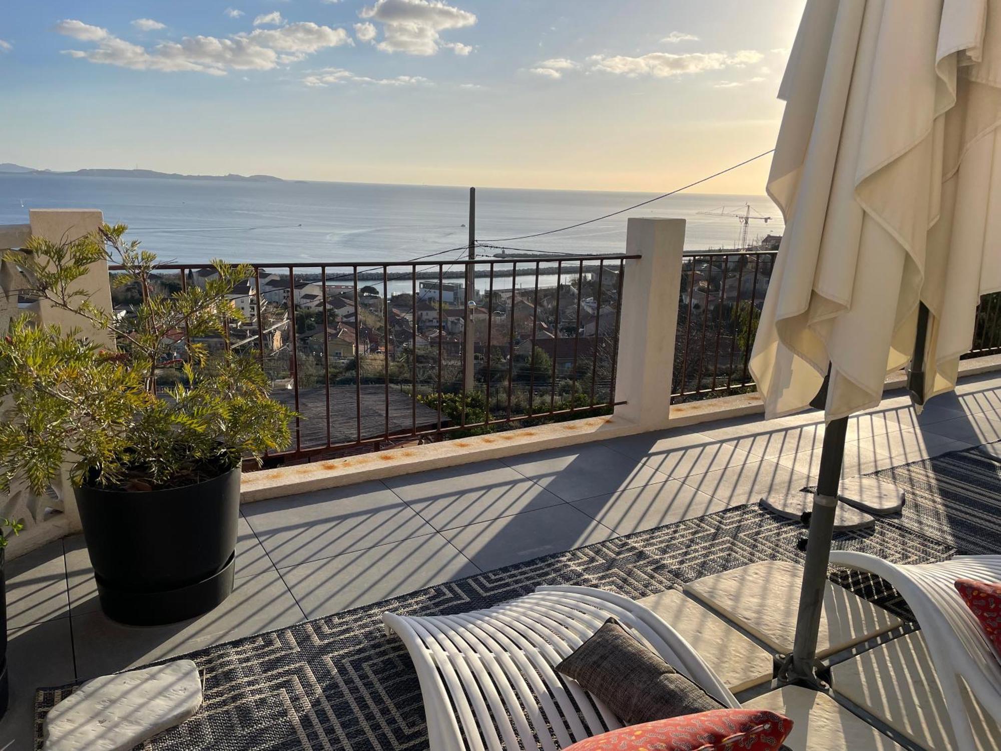 Superbe Terrasse Avec Vue Panoramique Sur La Mer Marseille Kültér fotó